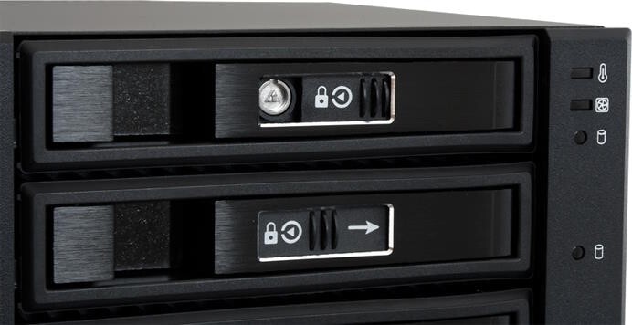 Бекплейн Chieftec Hot-Swap Aluminium 2x5.25"/3x3.5" SATA (CBP-2131SAS)
