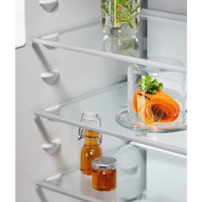 Вбудований холодильник Electrolux LNA7CE18S