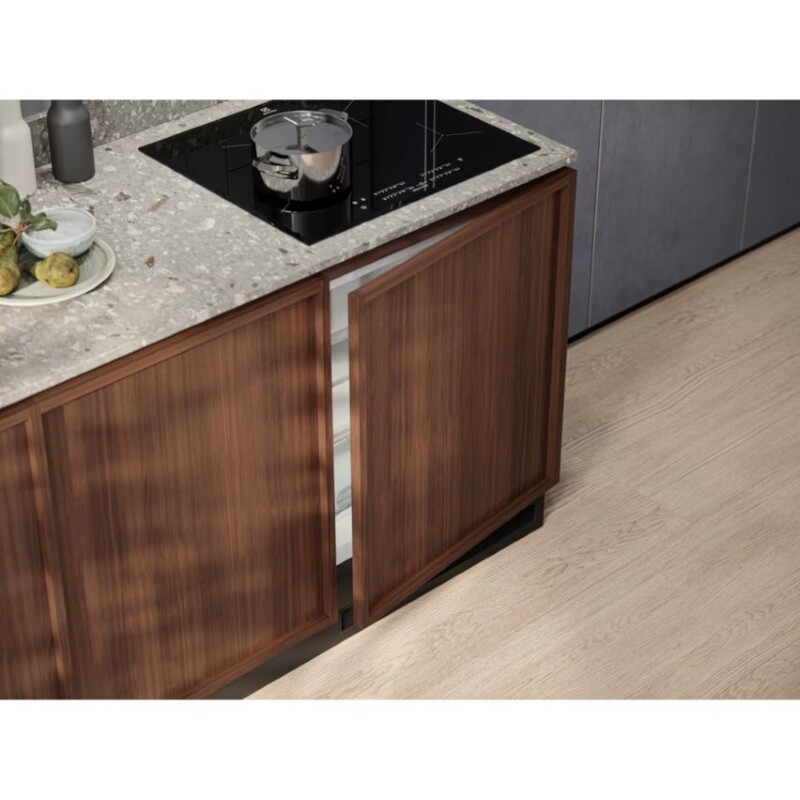 Вбудований холодильник Electrolux LXB2AE82S