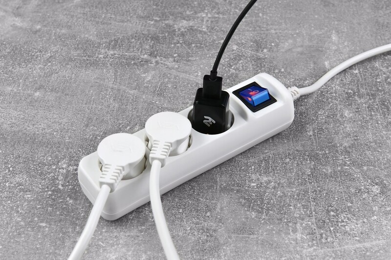 Фільтр живлення 2E (2E-U03ESM1.5) 3 розетки, 1.5 м, White