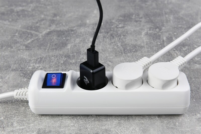 Фільтр живлення 2E (2E-U03ESM1.5) 3 розетки, 1.5 м, White