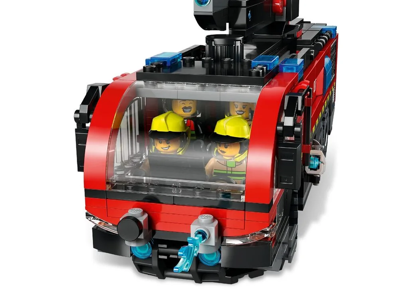 Конструктор LEGO City Пожежна вантажівка в аеропорту (60499)