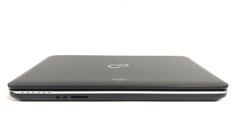 Ноутбук Fujitsu Lifebook A512 / 15.6" (1366х768) / i3-3110M / 8GB / 320GB HDD / Win10Pro - Б/в