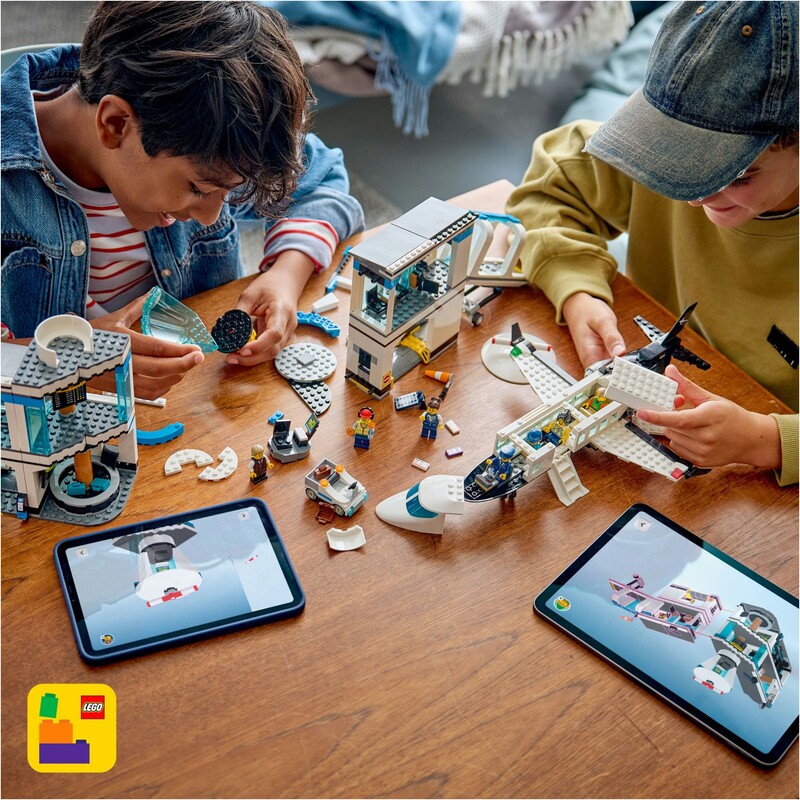 Конструктор LEGO City Аеропорт із літаком (60502)