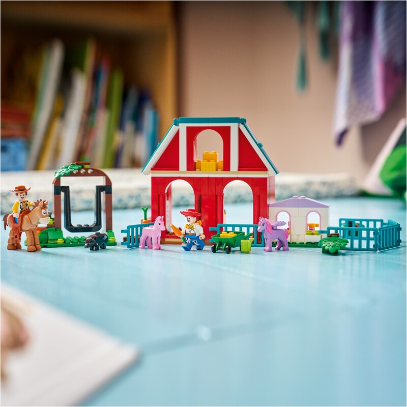 Конструктор LEGO Disney Pixar Кінне ранчо Блейза (43304)