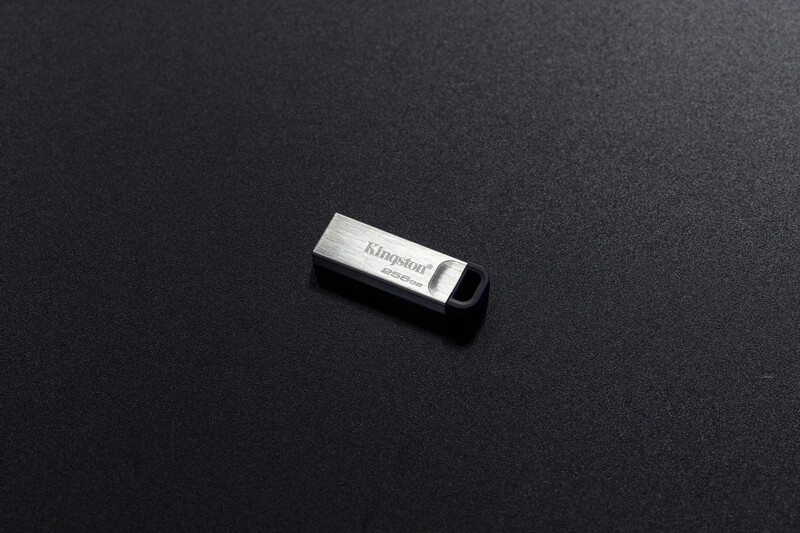 Флеш-накопитель USB3.2 64GB Kingston DataTraveler Kyson Silver/Black (DTKN/64GB)